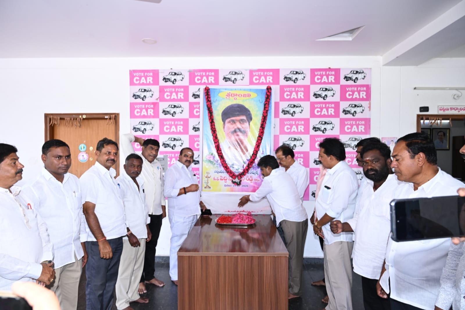 నర్సంపేట మాజీ ఎమ్మెల్యే పెద్ది సుదర్శన్ రెడ్డి కి  బీఆర్ఎస్ పార్టీ ఘన నివాళి